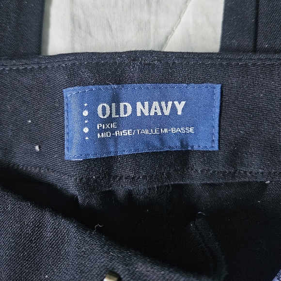 OLD NAVY Mid Rise Pixie Pants Black Cotton Blend Size 0 PETITE SHORT BNWOT - Picture 3 of 8